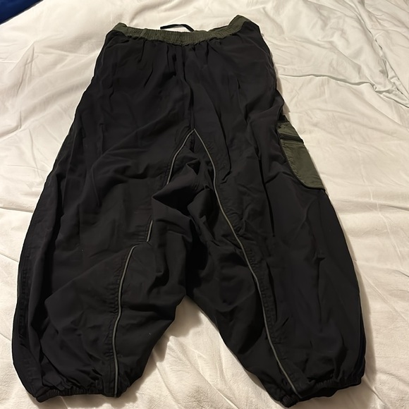 Slouchy harem pants. Made by Gekko London. Ethically made artisanship . - Picture 5 of 6